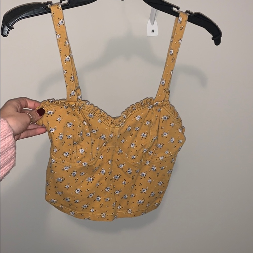 Beautiful “vintage” patterned crop top